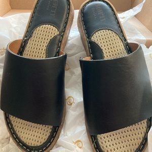 BRAND NEW Born black Playa sandals size 9